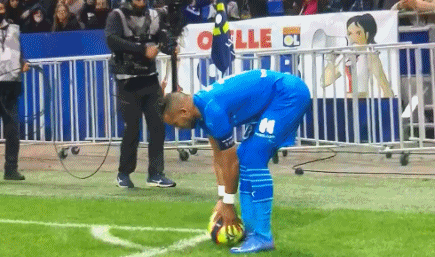 邮报：吉达联合准备给B费提供2600万镑的年薪（据邮报，吉达联合为B费开出2600万英镑年薪）